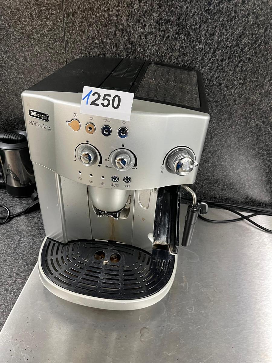 DeLonghi Magnifica Kaffeemaschine